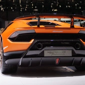 Papież otrzymał dziś luksusowy samochód Lamborghini Huracan. Co z nim zrobi?