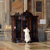 Papież Franciszek u kratek konfesjonału opoka.photo
