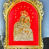 Matka Boska Rajgrodzka - obraz posiada korony papieskie Jana Pawła II