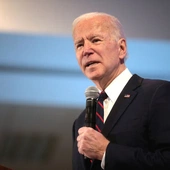 Kard. Burke: Joe Biden jest „co najmniej w stanie apostazji”