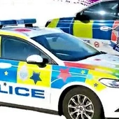 Brytyjska policja nie jest już bezstronna. Wprowadziła „tęczowe” samochody