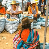 Boliwia: Indianki wypędziły z kościoła feministki, które próbowały zakłócić Mszę