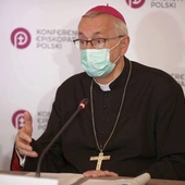 Abp Gądecki: pandemia i ograniczenia w dostępie do sakramentów osłabiły religijność Polaków