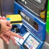 Bezpieczne korzystanie z kart bankomatowych, kredytowych i gotówki 