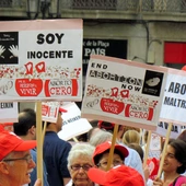 Hiszpania: modlącym się przed klinikami aborcyjnymi będzie groziło więzienie