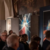 Jak współcześni malarze sportretowaliby Jezusa Miłosiernego? Niesamowita wystawa w Krakowie