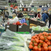Jak zrobić przedświąteczne zakupy i jak przechowywać jedzenie podpowiada poradnik „Jak nie marnować żywności”
