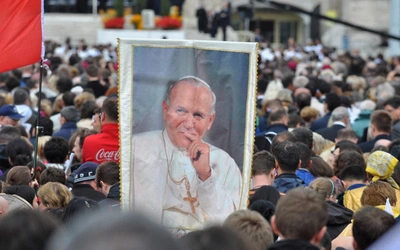 Odważny w epoce lęku, wołał o pokój, mając doświadczenie wojny. 10 lat temu Jan Paweł II został ogłoszony świętym