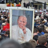Odważny w epoce lęku, wołał o pokój, mając doświadczenie wojny. 10 lat temu Jan Paweł II został ogłoszony świętym