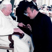 „Zapalamy święcę wdzięczności". PKWP dziękuje za życie i pontyfikat św. Jana Pawła II