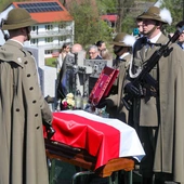 Małopolskie: z wojskowymi honorami pochowano zabitego przez UB Jana Sałapatka „Orła” 