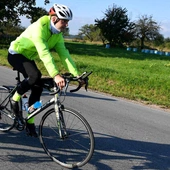 Policjant z Płocka zamierza samotnie przejechać rowerem 1,4 tys. km. Celem wyzwania jest promowanie krwiodawstwa