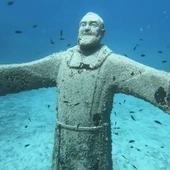 Niesamowita figura św. Ojca Pio na dnie Adriatyku. Jakie niesie przesłanie?
