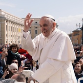 „Nadal robimy raban”. Papież w dordze do Lizbony wyznał, że chciałby jeszcze wrócić do Polski!