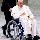 Papież dostanie drewniany wózek inwalidzki w prezencie od sparaliżowanego francuskiego artysty - rzemieślnika