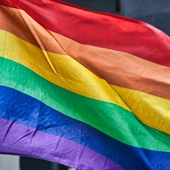 Meksyk: flagi LGBT na trumnach aktywisty gejowskiego i jego partnera. Arcybiskup: „cóż, szanujemy to” 