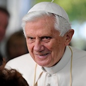 Benedykt XVI stanowczo potępia ideę „małżeństwa homoseksualnego”