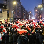 Ponad 300 tys. osób uczestniczy w „Proteście Wolnych Polaków” organizowanym przez PiS
