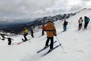 Śnieg w Tatrach. W majówkę będzie można jeździć na nartach na Kasprowym Wierchu