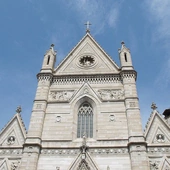 Neapol: w katedrze świąteczny obiad dla ubogich 