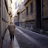 Włochy: brutalny atak na 78-letniego księdza 