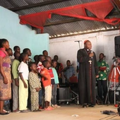 Kardynał Nzapalainga podczas koncertu African Music School