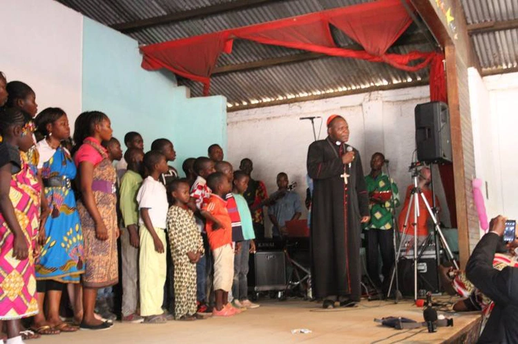 Kardynał Nzapalainga podczas koncertu African Music School