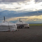Mongolia: święto Białego Księżyca, Kościół włącza się w tradycję