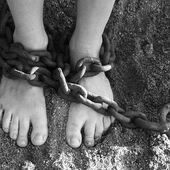 Abp Auza: żaden kraj nie jest wolny od procederu handlu ludźmi
