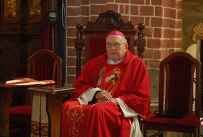 Legnica: Uroczystości pogrzebowe śp. Ks. Biskupa Tadeusza Rybaka