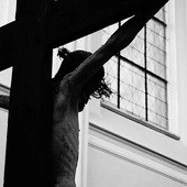 Bp Ryś: patrzeć na krzyż oznacza naśladować Chrystusa ukrzyżowanego