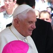 Abp Gänswein: Benedykt XVI rzeczywiście wyszedł „na górę”