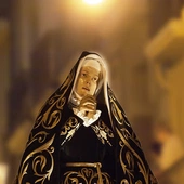 Na ulicach Hiszpanii Chrystus Zmartwychwstały spotyka swoją Matkę