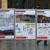 Wystawa "Dar dla Aleppo" na wroclawskim rynku