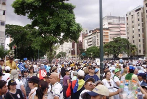 Wenezuela: na krawędzi wojny domowej kraj na kolanach błaga o pokój