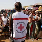Afryka: zmiany w rycie pogrzebowym powstrzymują rozprzestrzenianie się eboli