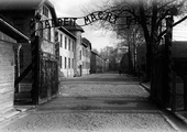 Kraków: Wystawa prac wykonanych w obozie przez więźniów Auschwitz