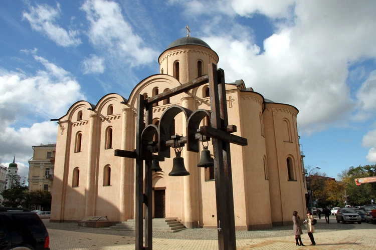 Cerkiew Zaśnięcia Matki Bożej Pyrohoszczy w Kijowie