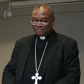Afrykański purpurat: nie zmieniono nauczania Kościoła o zasadach udzielania Komunii św. 
