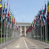 Abp Jurkovič w ONZ: godność ubiegających się o azyl