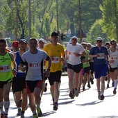 Prawie 1000 obrońców życia pobiegnie w półmaratonie paryskim