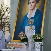 Kraków: pielgrzymi modlą się przy relikwiach bł. Hanny Chrzanowskiej