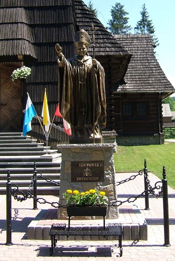 Pomnik Jana Pawła II w Groniu