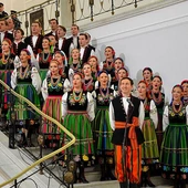 Jędrzejów: zespół „Mazowsze” hitem tegorocznego festiwalu organowego u cystersów