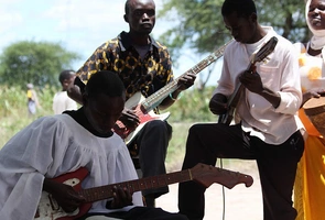 Republika Konga: płyta z muzyką afrykańską może pomóc w budowie kościoła i szkoły