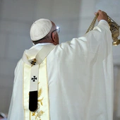 Kard. Becciu: papieża atakują tradycjonaliści