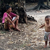 Indonezja po trzęsieniu ziemi: wiele osieroconych dzieci