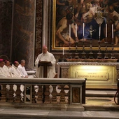 Modlitwa w intencji młodzieży przy grobie św. Jana Pawła II
