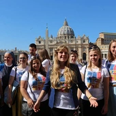 Polska młodzież odkrywa w Rzymie Kościół i synod