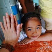 Filipiny: niech połączą się ręce miłujące pokój